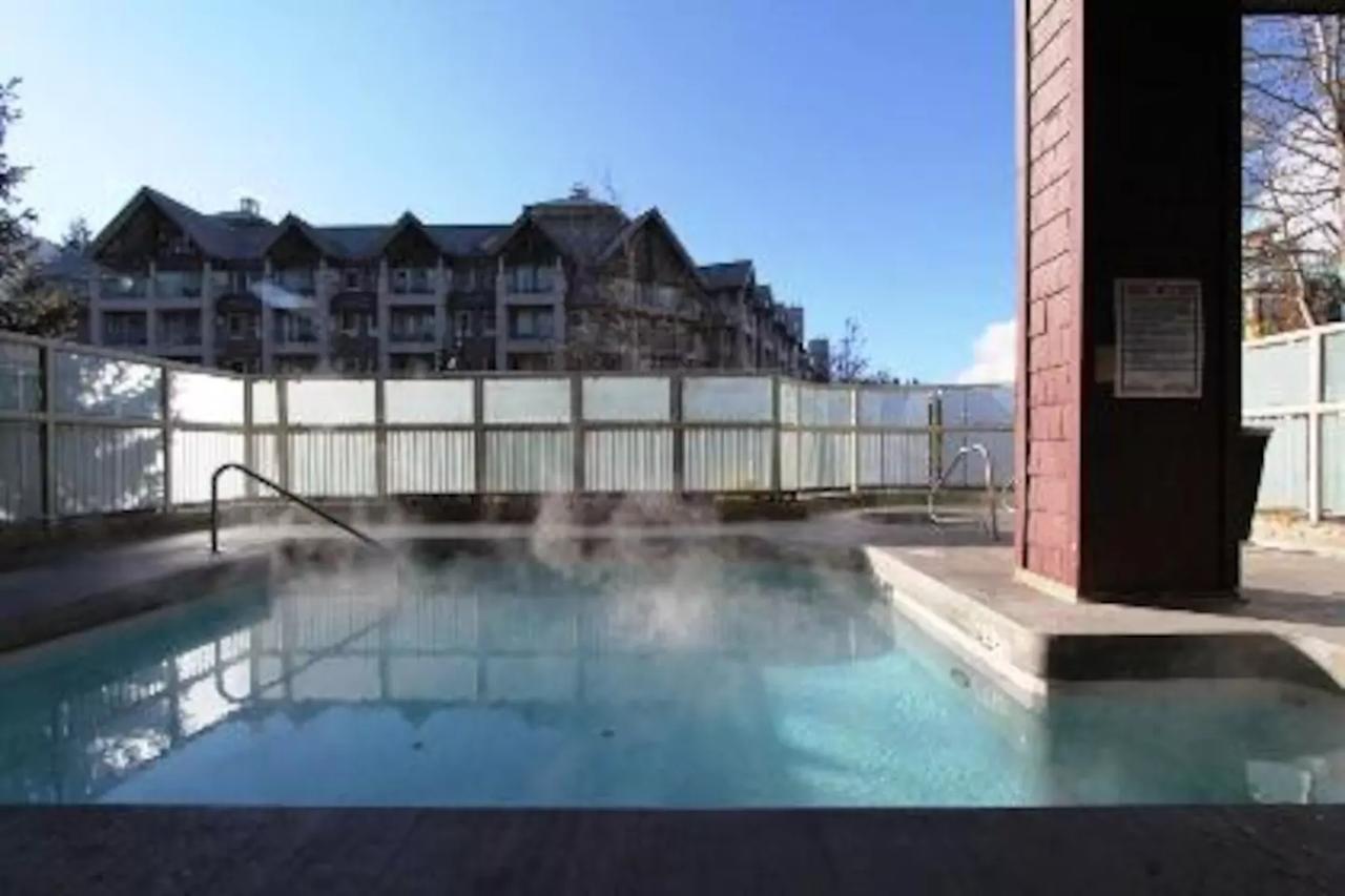 R & R Retreat Luxury Condo Whistler Extérieur photo